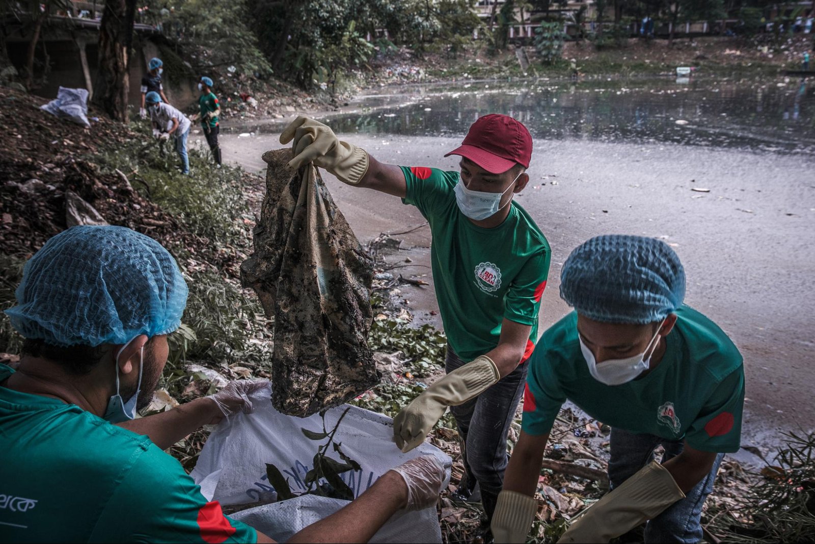 This is an image of volunteers cleaning one of the canals in northern Dhaka.